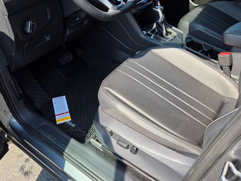 Used 2024 Volkswagen Tiguan SE image 20