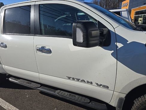 Used 2020 Nissan Titan SV w/ SV Convenience Package image 4