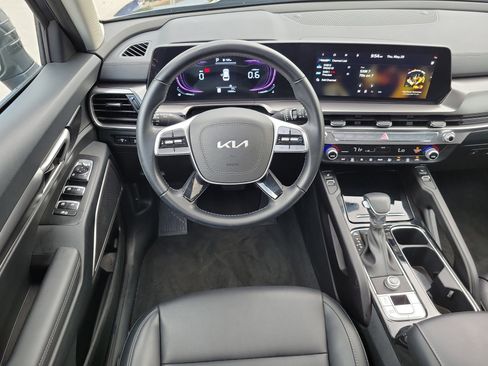 Used 2025 Kia Telluride S FWD image 16
