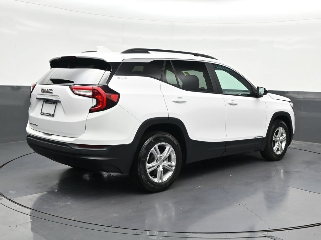 Used 2024 GMC Terrain SLE w/ Driver Convenience Package FWD image 5