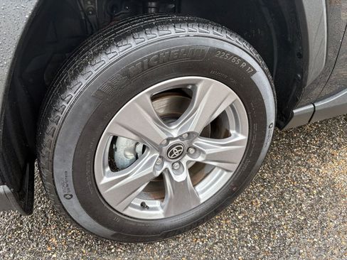 Used 2025 Toyota RAV4 LE image 29