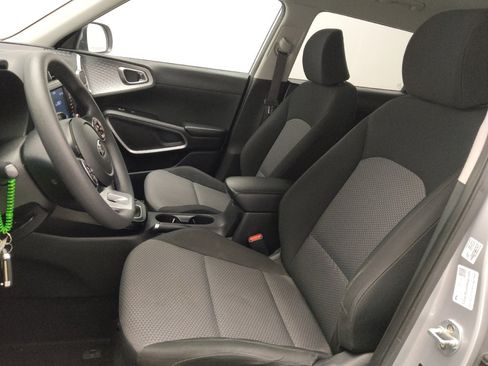 Used 2020 Kia Soul LX image 17