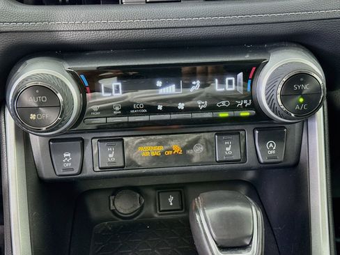 Certified 2021 Toyota RAV4 XLE Premium AWD/4WD image 15