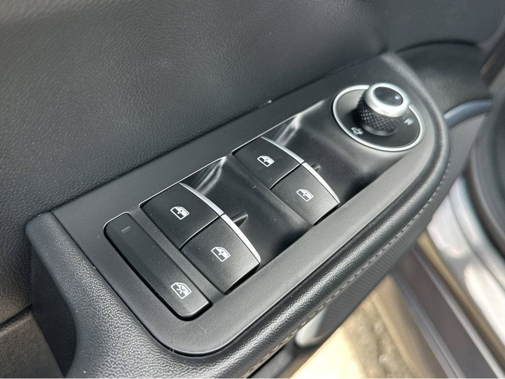 Used 2022 Alfa Romeo Giulia Ti AWD/4WD image 34