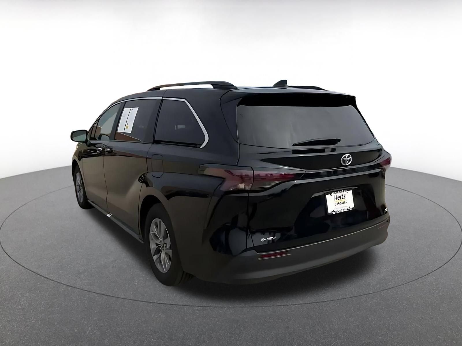 Used 2025 Toyota Sienna XLE FWD image 10