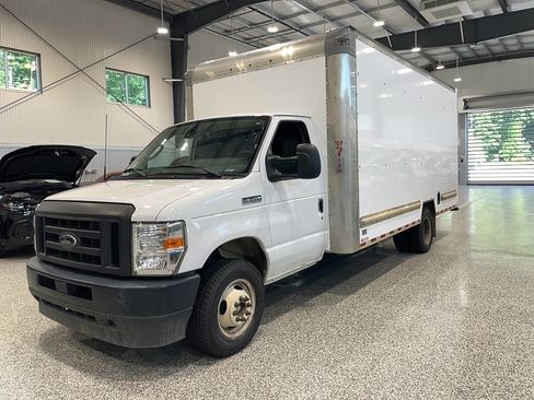 Used 2023 Ford E-350 and Econoline 350 Super Duty w/ Driver's Safety Package RWD image 2