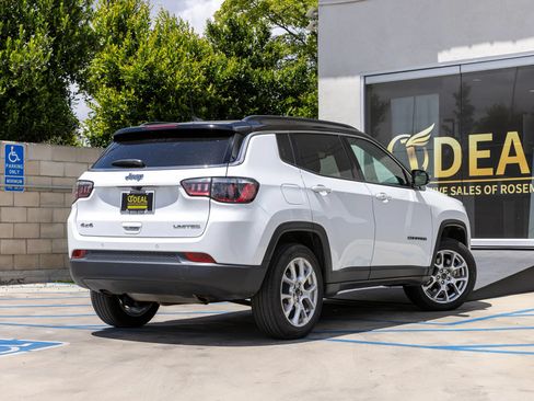 Used 2025 Jeep Compass Limited AWD/4WD image 14