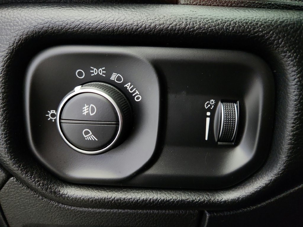 Used 2020 RAM 1500 Big Horn AWD/4WD image 18