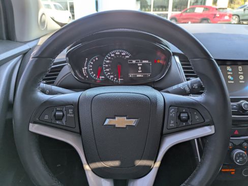 Used 2017 Chevrolet Trax Premier FWD image 19