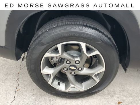 Certified 2025 Chevrolet Trax LT w/ Driver Confidence Package image 7