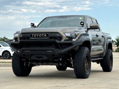 Used 2024 Toyota Tacoma TRD Off-Road w/ TRD Off Road Premium Package AWD/4WD image 3
