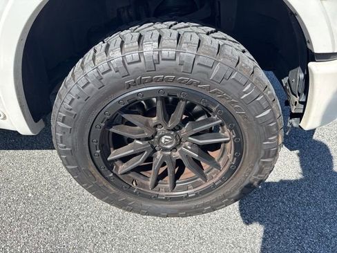 Used 2016 Ford F150 Platinum w/ Equipment Group 701A Luxury image 10