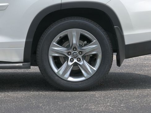 Used 2017 Toyota Highlander Limited AWD/4WD image 41