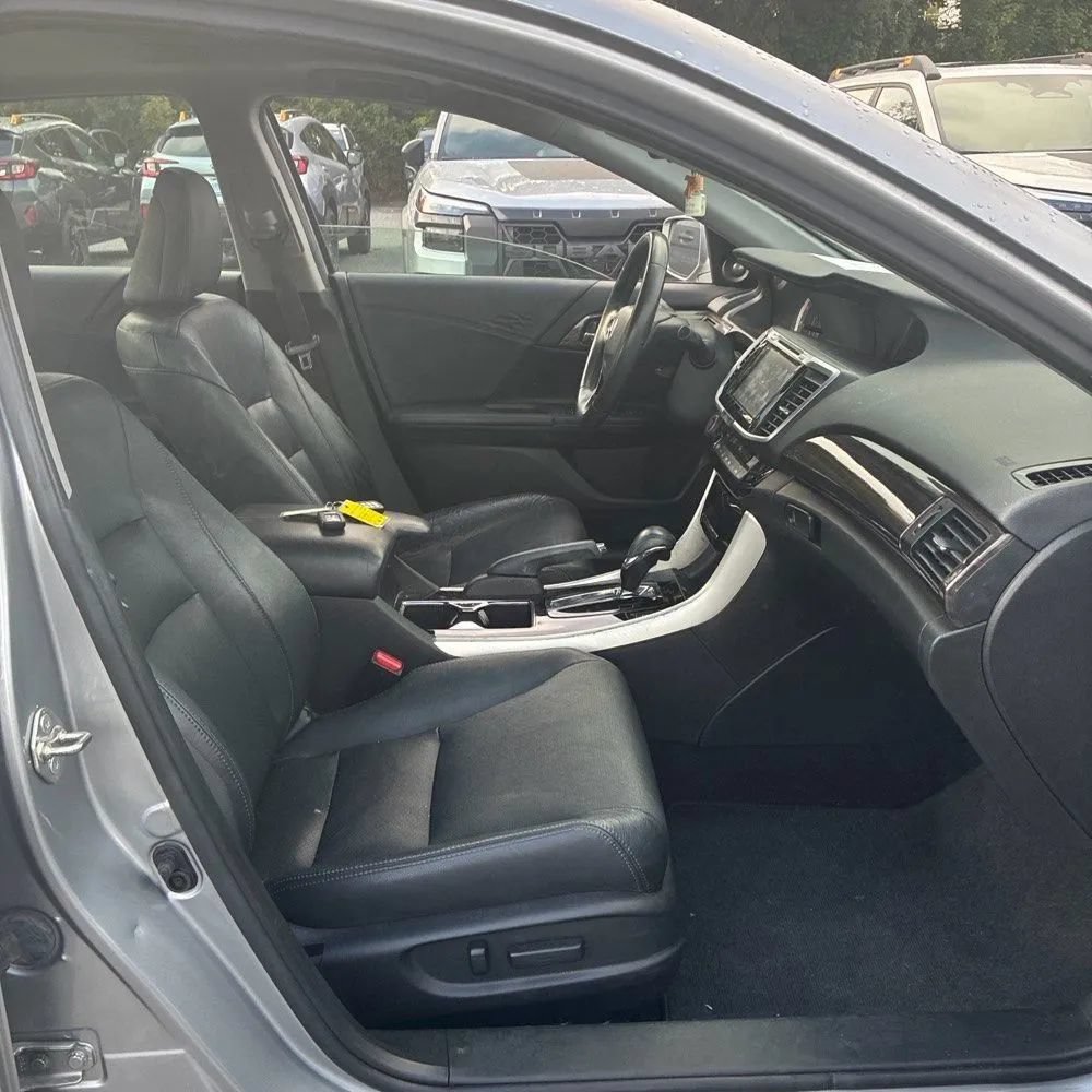 Used 2017 Honda Accord EX-L image 21