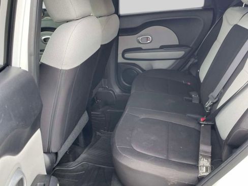 Used 2016 Kia Soul w/ Convenience Package image 2