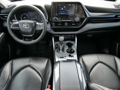 Used 2020 Toyota Highlander XLE image 25