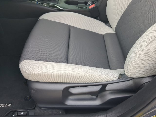 Used 2024 Toyota Corolla LE w/ LE Convenience Package FWD image 19