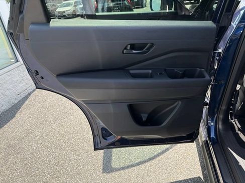 Used 2025 Nissan Pathfinder SV AWD/4WD image 14
