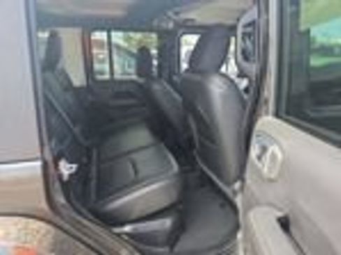 Used 2023 Jeep Wrangler Unlimited Sahara AWD/4WD image 18