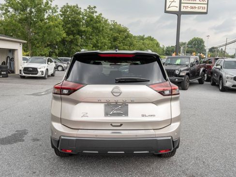 Used 2025 Nissan Rogue SL w/ SL Premium Package AWD/4WD image 10