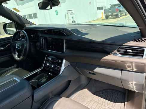 Used 2022 GMC Yukon XL Denali image 30