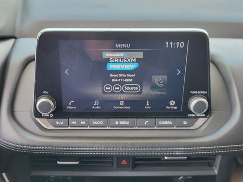 Used 2025 Nissan Rogue SV FWD image 17