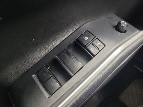 Used 2021 Toyota Highlander XLE image 27