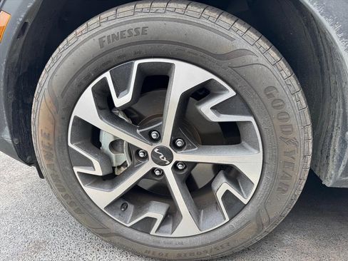 Certified 2024 Kia Sportage EX image 9