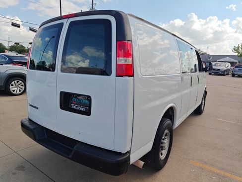 Used 2017 Chevrolet Express 2500 RWD image 5
