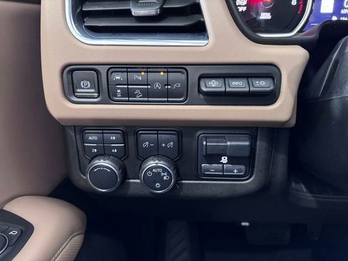 Used 2021 Chevrolet Tahoe Premier w/ Premium Package image 28