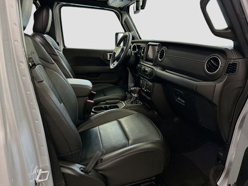 Used 2023 Jeep Wrangler Sahara image 32