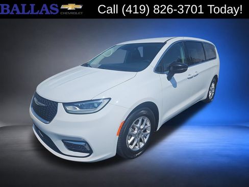 Used 2024 Chrysler Pacifica Touring-L FWD image 1
