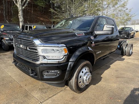 New 2024 RAM 5500 Laramie image 3