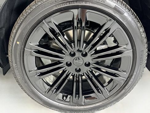 New 2026 Land Rover Range Rover Long Wheelbase SE AWD/4WD image 30