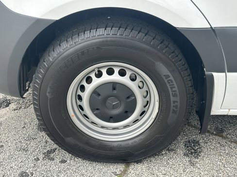 Used 2024 Mercedes-Benz Sprinter 2500 image 14