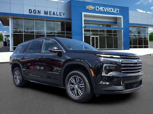 New 2026 Chevrolet Traverse LT w/ Driver Confidence Package AWD/4WD image 1
