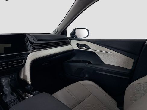 Used 2025 Toyota Camry XLE image 14