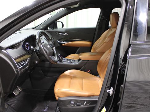 Used 2019 Cadillac XT4 Sport image 3