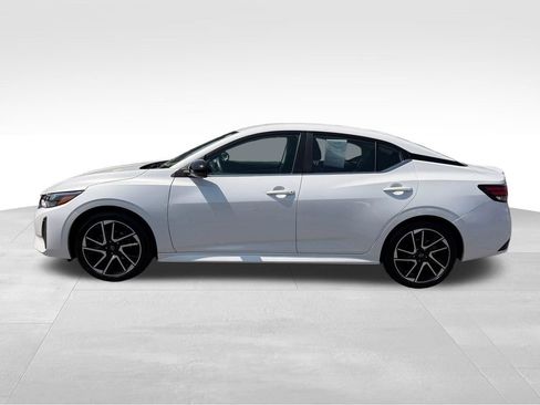 Certified 2024 Nissan Sentra SR FWD image 13