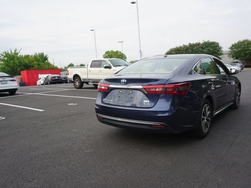 Used 2018 Toyota Avalon XLE Premium w/ All Weather Liner Package FWD image 3