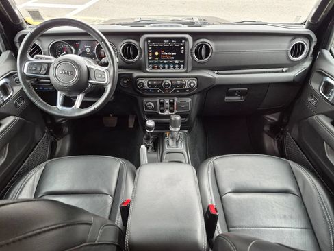 Used 2023 Jeep Wrangler Unlimited Sahara w/ Cold Weather Group AWD/4WD image 19