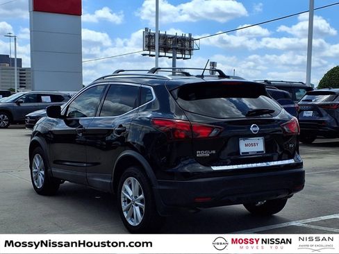Used 2019 Nissan Rogue Sport SV FWD image 2
