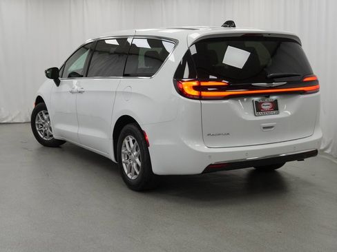New 2026 Chrysler Pacifica Select image 13