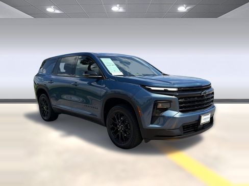 Certified 2024 Chevrolet Traverse LS w/ Midnight/Sport Edition FWD image 6