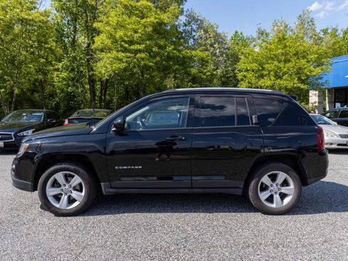 Used 2017 Jeep Compass Latitude AWD/4WD image 3