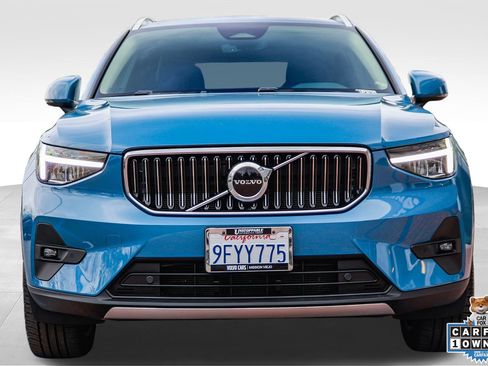 Used 2023 Volvo XC40 B5 Plus w/ Climate Package image 2