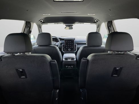 Used 2025 GMC Acadia Elevation w/ Elevation Premium Package AWD/4WD image 12