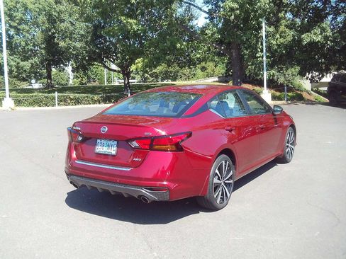 Used 2022 Nissan Altima 2.5 SR AWD/4WD image 5