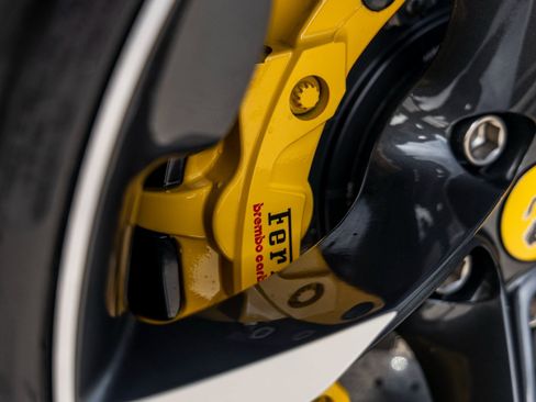 Used 2024 Ferrari SF90 Spider image 19