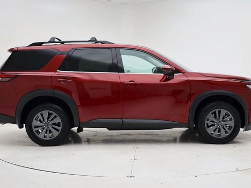 Used 2025 Nissan Pathfinder SV w/ SV Premium Package image 3